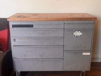 Rolling tool chest / workbench