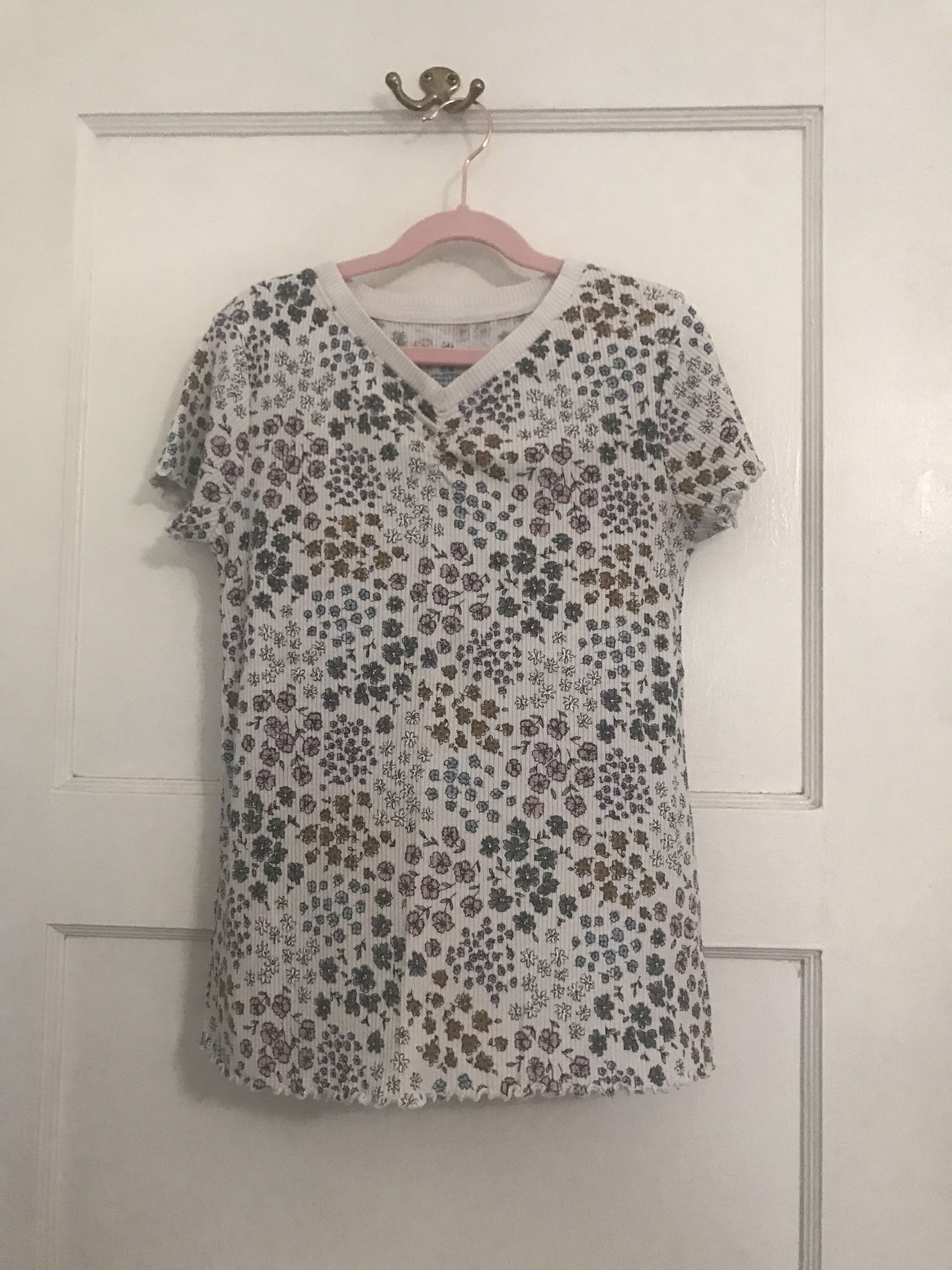 Girls Floral Print V-Neck Short Sleeve Top ๐ง๐ผ