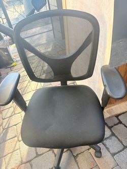Black Mesh Office Chair with Armrests