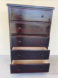 Five drawers jumbo dresser