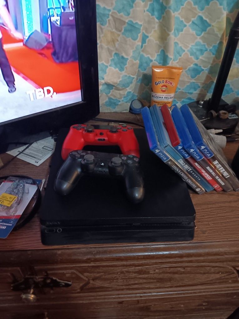 Playstation 4 With 2 Controllers And 5 Games