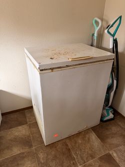 Compact Chest Freezer (As-Is / Fast Pickup)