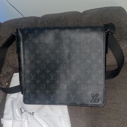 Louis Vuitton Messenger Bag 