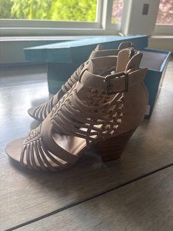 Women’s 7.5 taupe woven strappy block heel , wore one time , excellent shape?