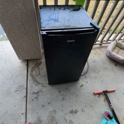 Mini fridge