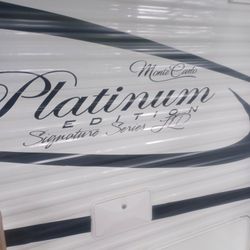 2018 44 Foot 5th Wheel 6 slide Outs 