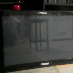 Emerson Smart Tv With Roku TV Box. No HDMI Cord Sorry.