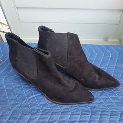 H&M BLACK  Low Cut Boots.