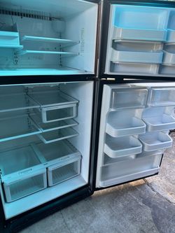EXTRA CLEAN KENMORE STANISLEES STEEL FAMILY SIZE REFRIGERATOR