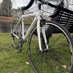 Cannondale CAAD 10 - 48cm W/ 105 Groupset