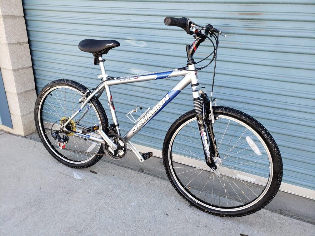 SCHWINN HYBRID BIKE TIRE 700C SIZE M