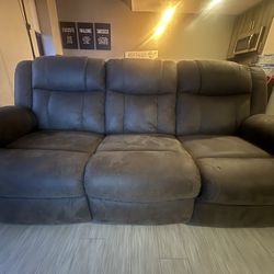 Comfy Reclining Sofa in Great Condition