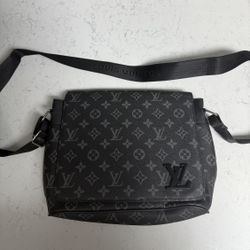Crossover Shoulder Bag 