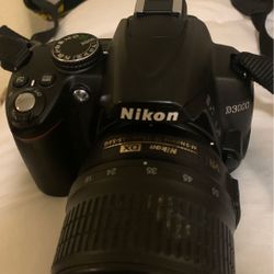 Nikon D3000 SLR