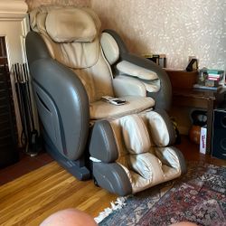 Brookstone UAstro Massage Chair - Mint Condition $500