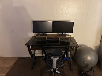 Desk w/chair