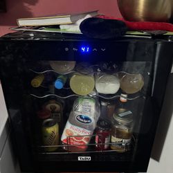 !READ DESC! Wine Cooler/Drink Mini fridge for Pickup