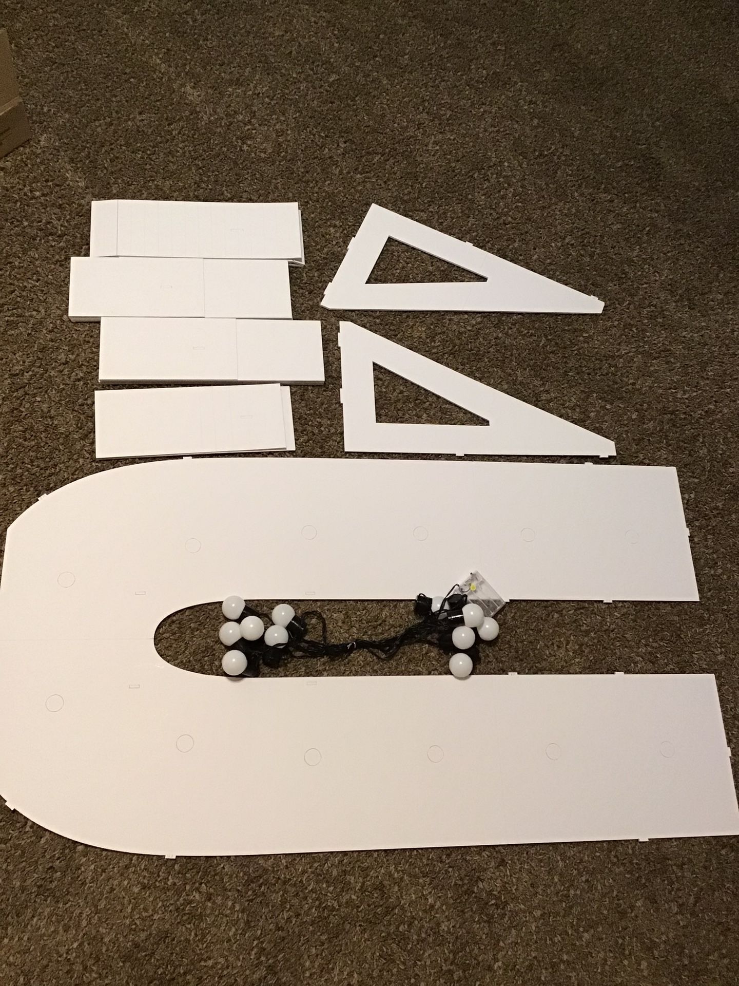 Letter “U” With Lights