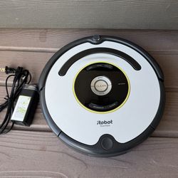 iRobot Roomba Robot 665  with Charging Dock