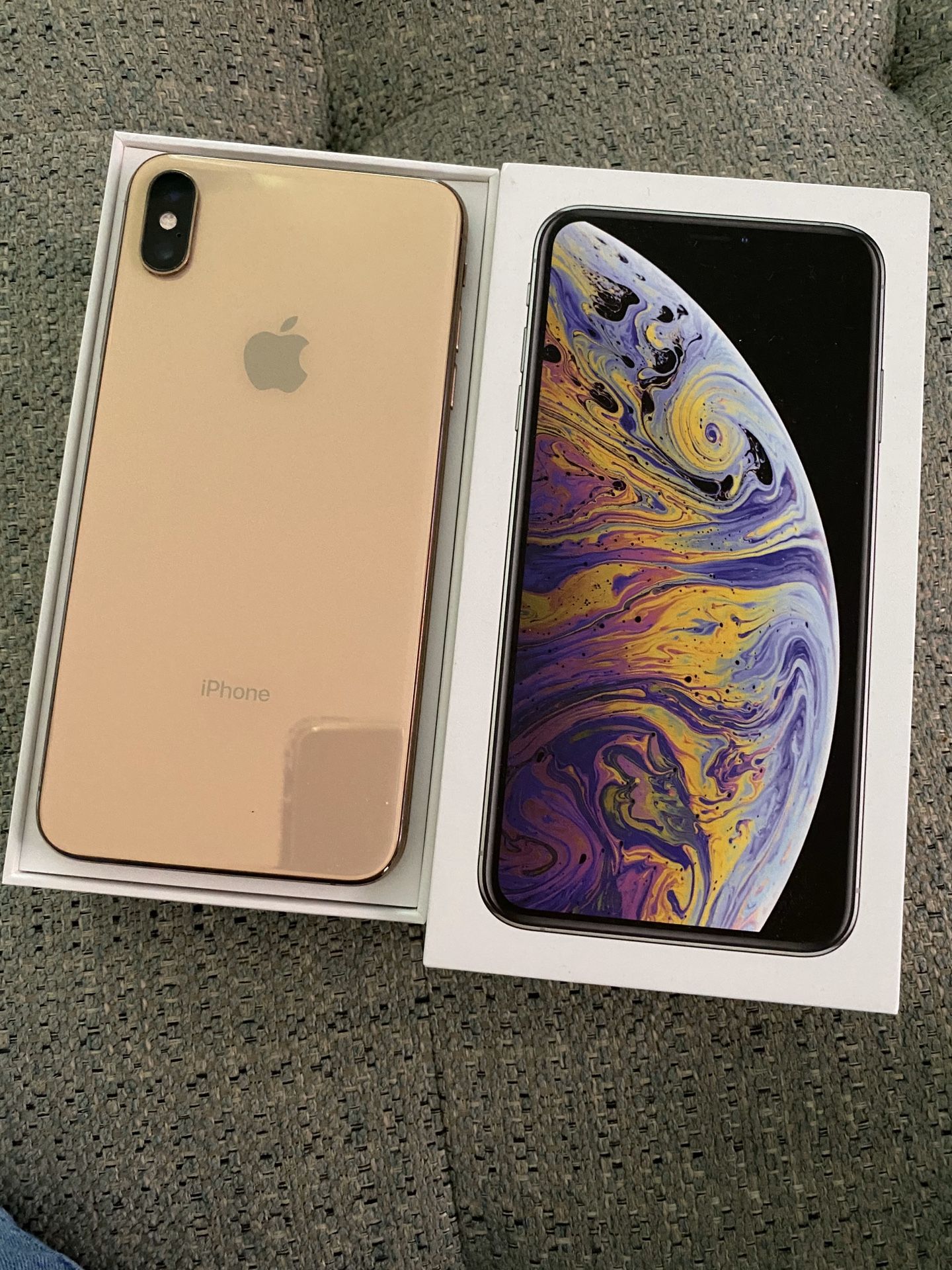 iPhone X max unlocked 256 gb have 5 only take Zelle then pick up discount price