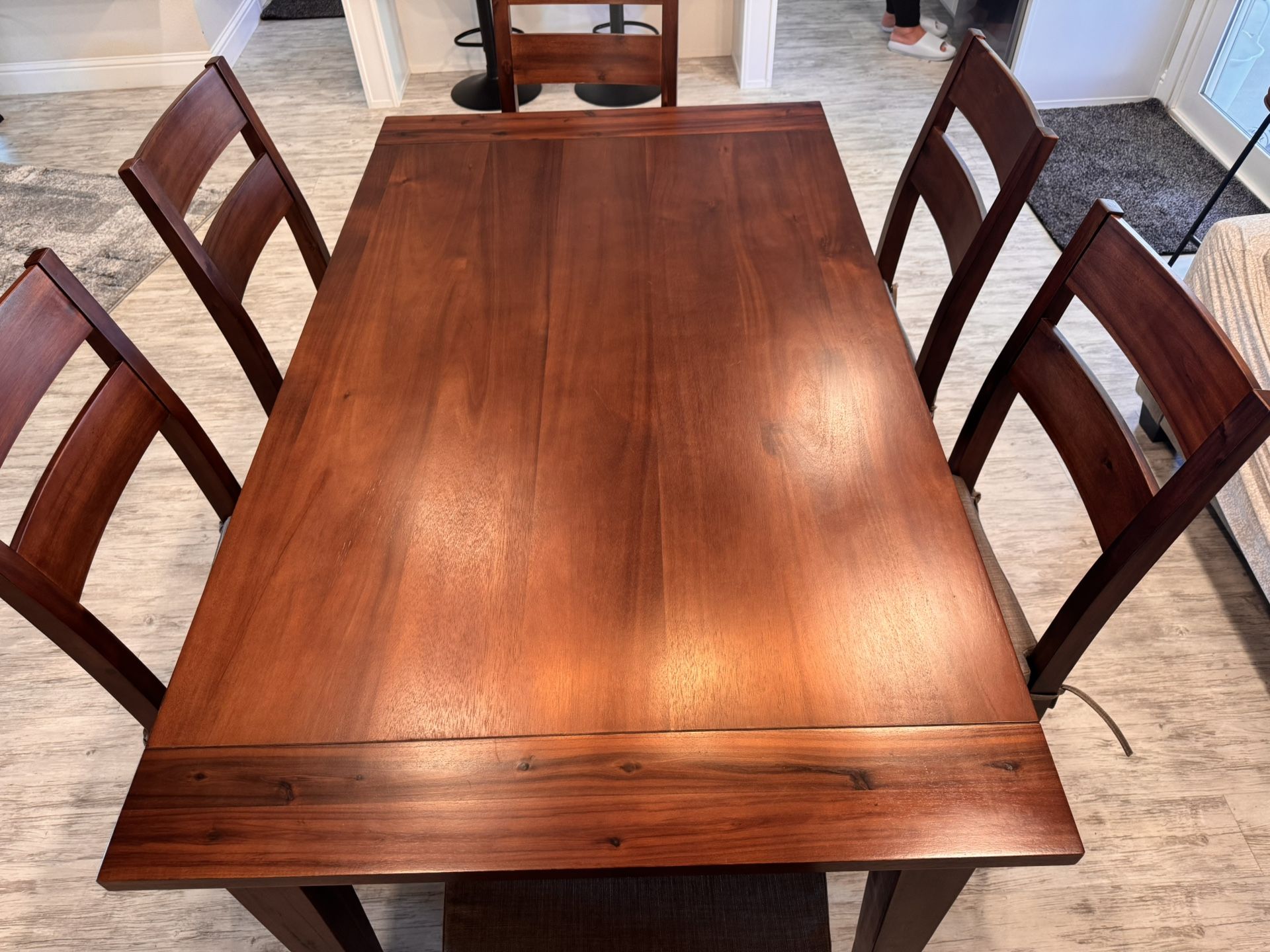 Dining Table with 6 Chairs With Grey Removable Cushion