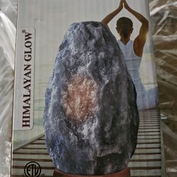 Natural Himalayan Glow salt lamp.