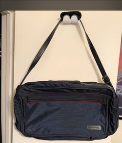 Like new large American tourister laptop computer bag ( only used 2 times ).