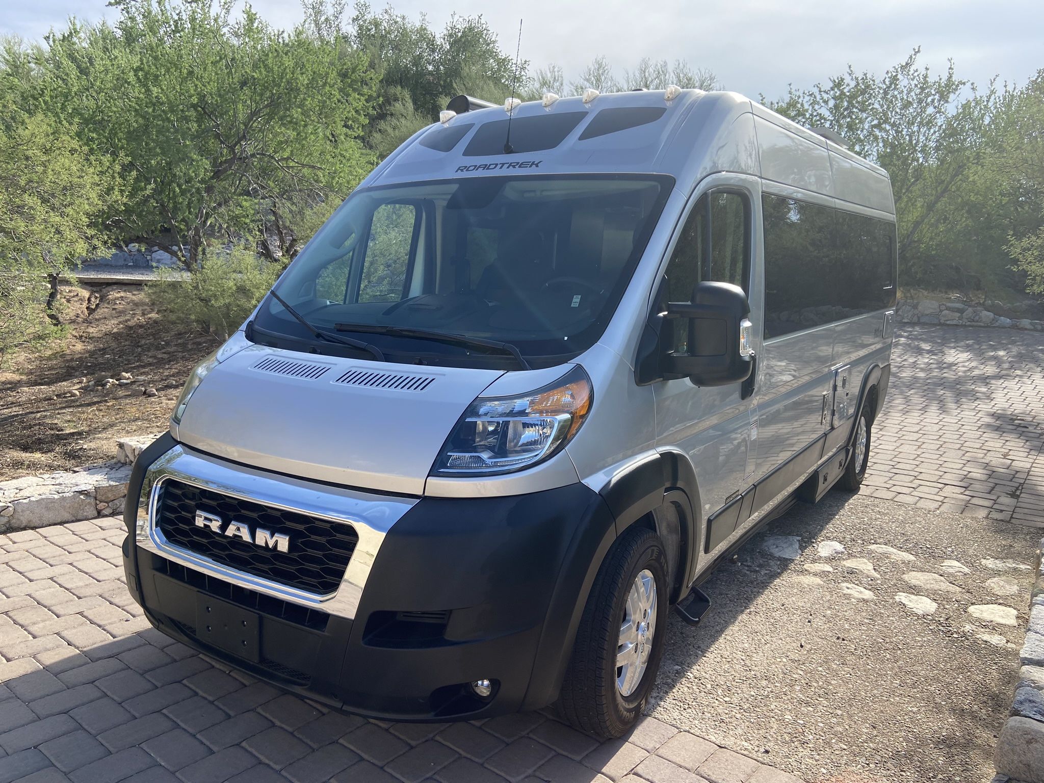 2022 Roadtrek Play SRT