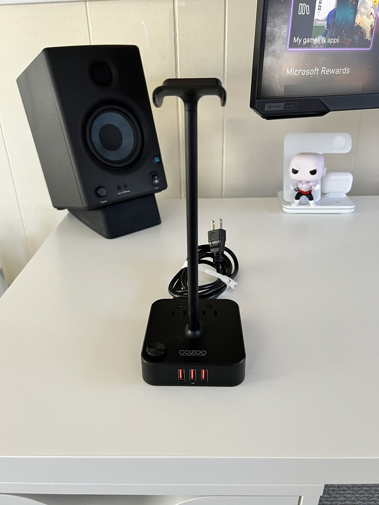 Cozoo Headphone Stand