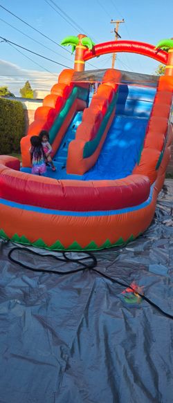 Inflatable water slide