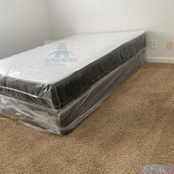 Full mattress with box spring (2pc set - new) 