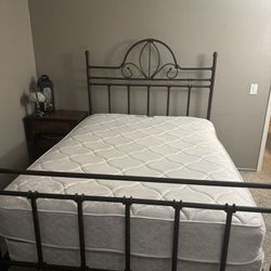 Queen Size Bed , Headboard/Footboard