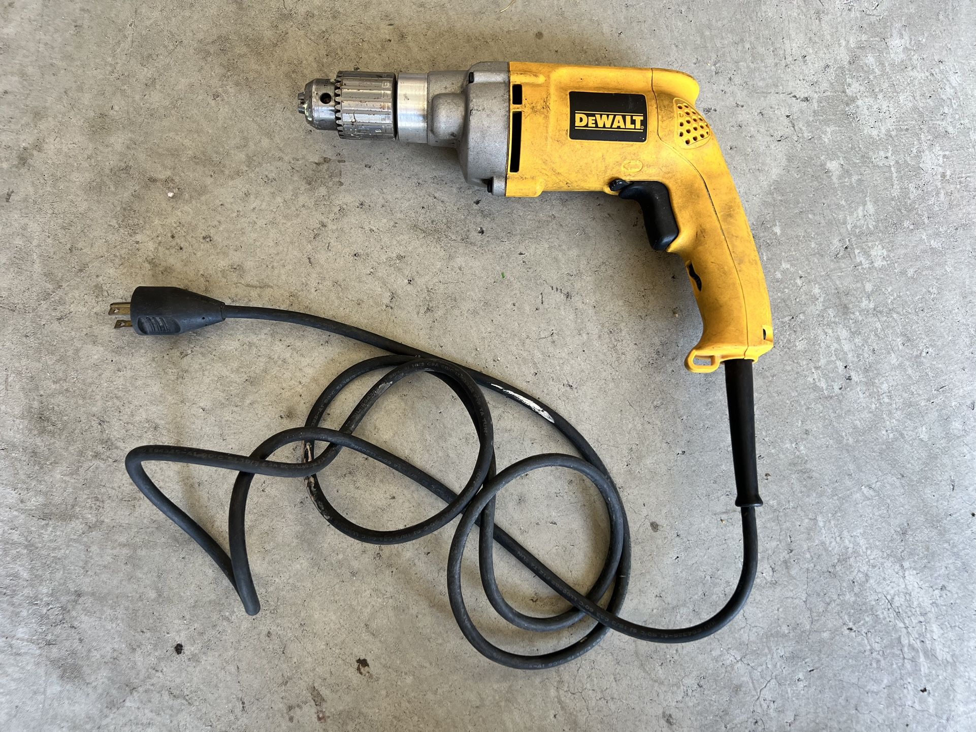 DEWALT Corded Drill, 7.8-Amp, 1/2-Inch, Variable Speed Reversible (DW235G), Yellow