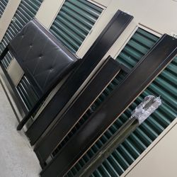 QUEEN BEDROOM SET / 2 NIGHT TABLES 