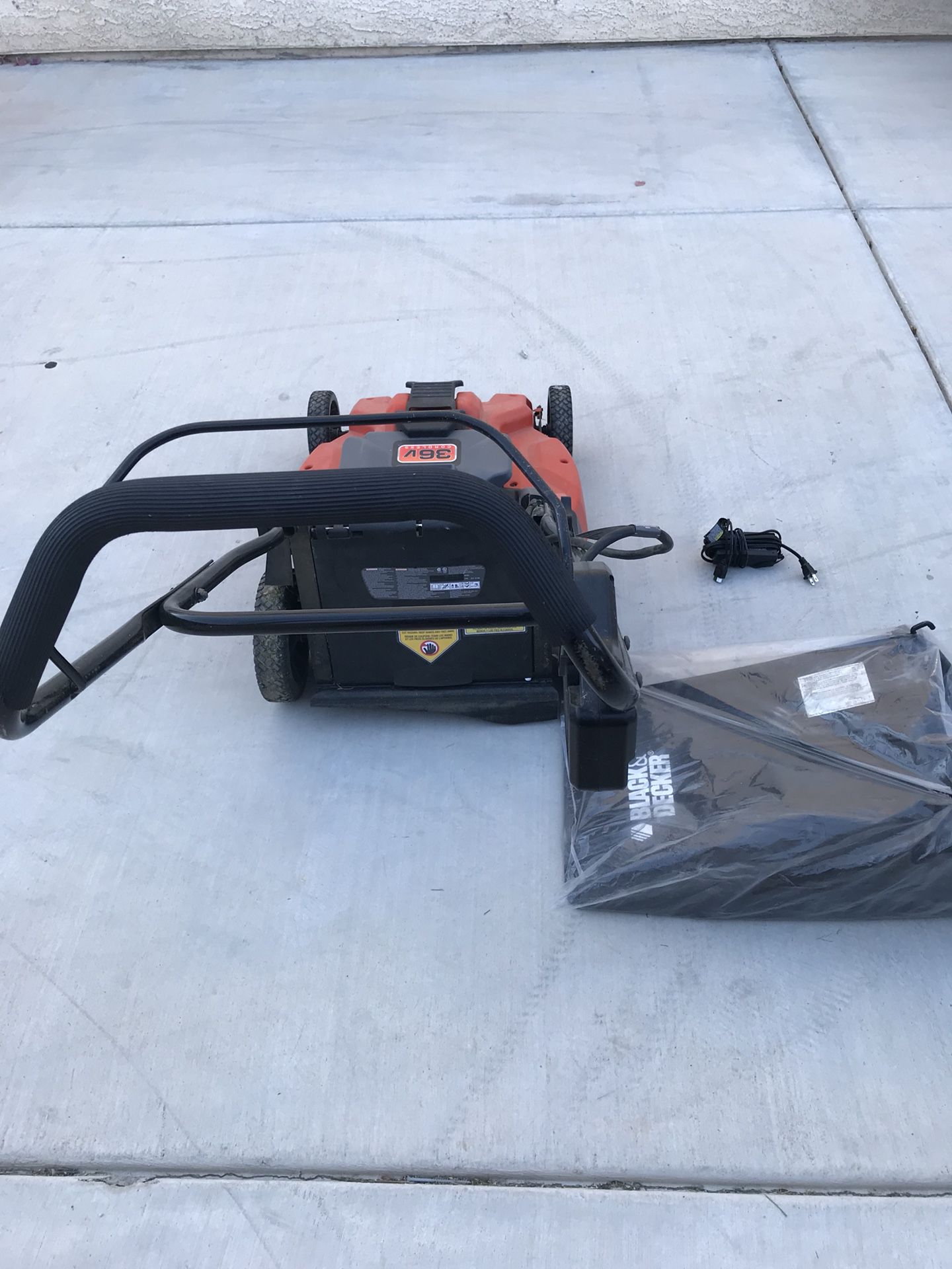 Lawn Mower Electric Black & Decker for Sale in Las Vegas, NV - OfferUp