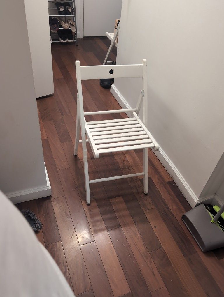 White foldable Chair