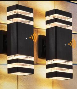 DASTOR Luces de pared para exteriores del atardecer al amanecer, paquete de 2 luces de porche hacia