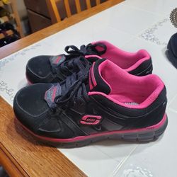 Steel Toe. Lightweight Slip Resistant Size 6.5