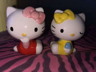 Hello Kitty Salt & Pepper Shakers