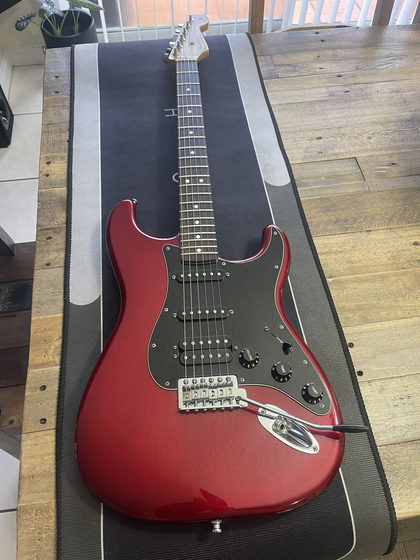 2014 Fender Stratocaster Standard HSS FSR Special Edition