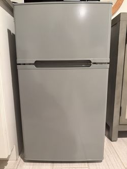 Small Fridge/Freezer