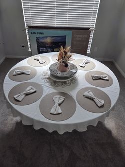 60" Oatmeal Round Table