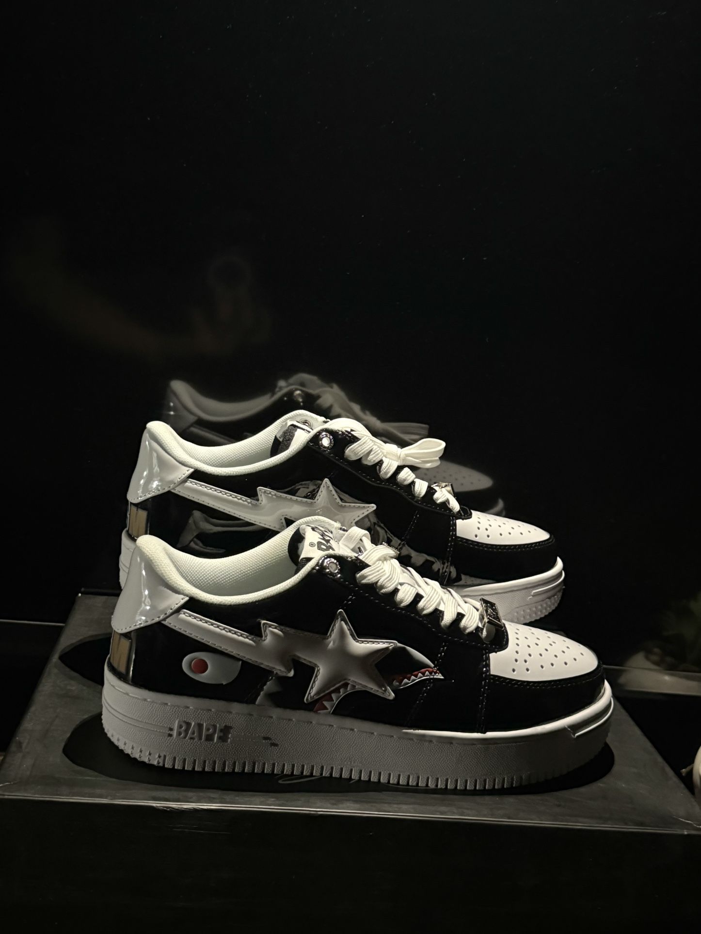 Black and white Bapesta