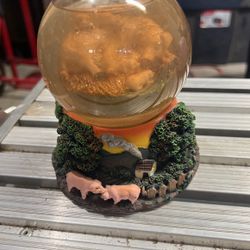 Pig-themed Snow globe