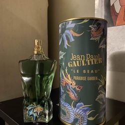Jean Paul Gaultier Le Beau - a unisex, citrusy floral fragrance with notes of bergamot, mandarin orange, and last 