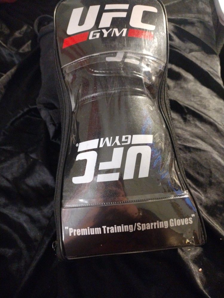 UFC premium training /sparring boxing gloves