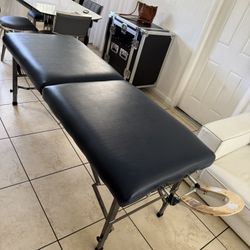 Massage Table Great Conditions 