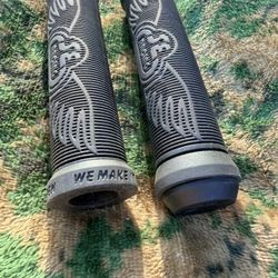 Used  Black SE Grips Missing 1 Pc  See Photo