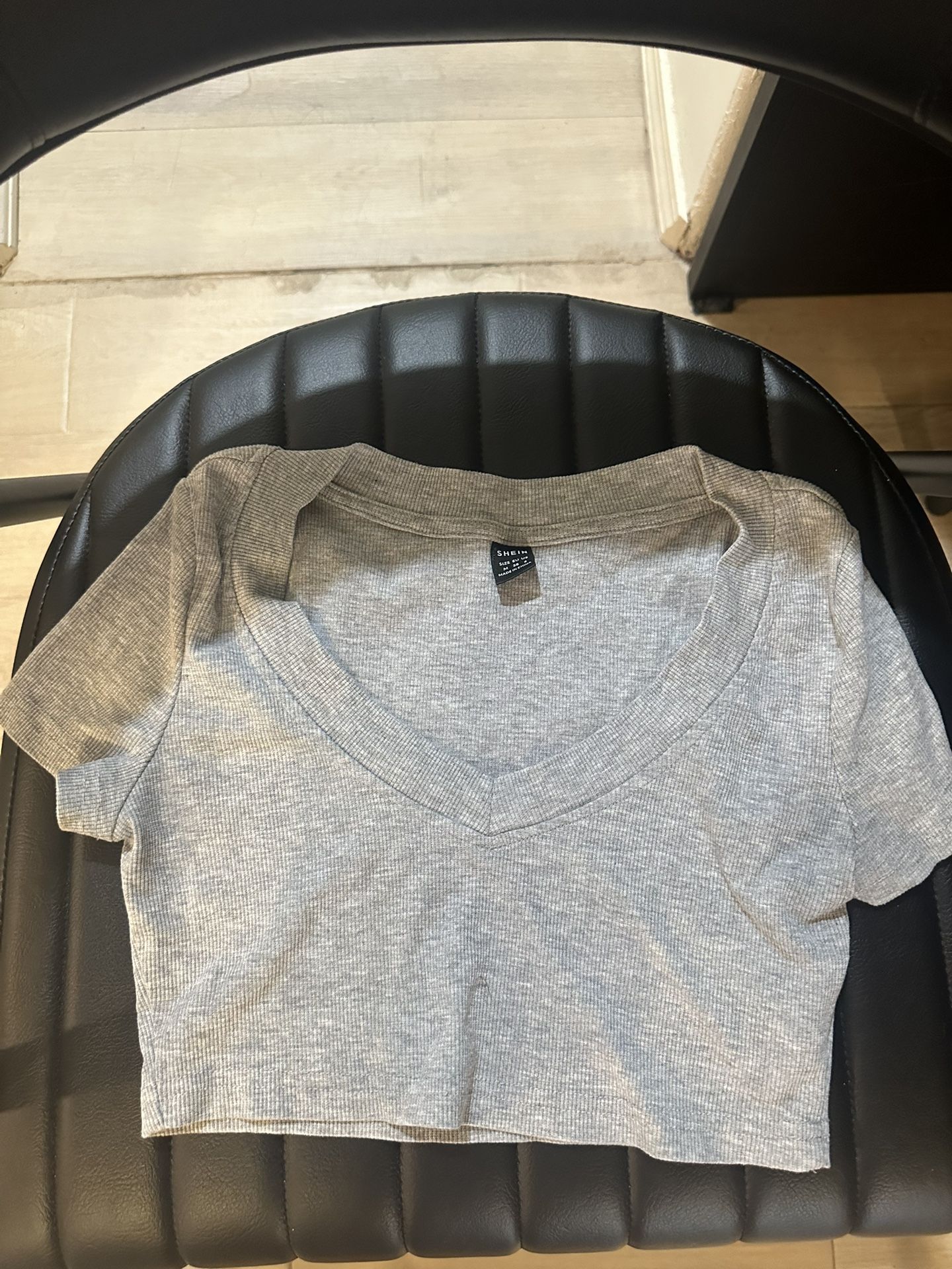 Light Grey Ribbed V-Neck Crop Top – SHEIN (Size S)