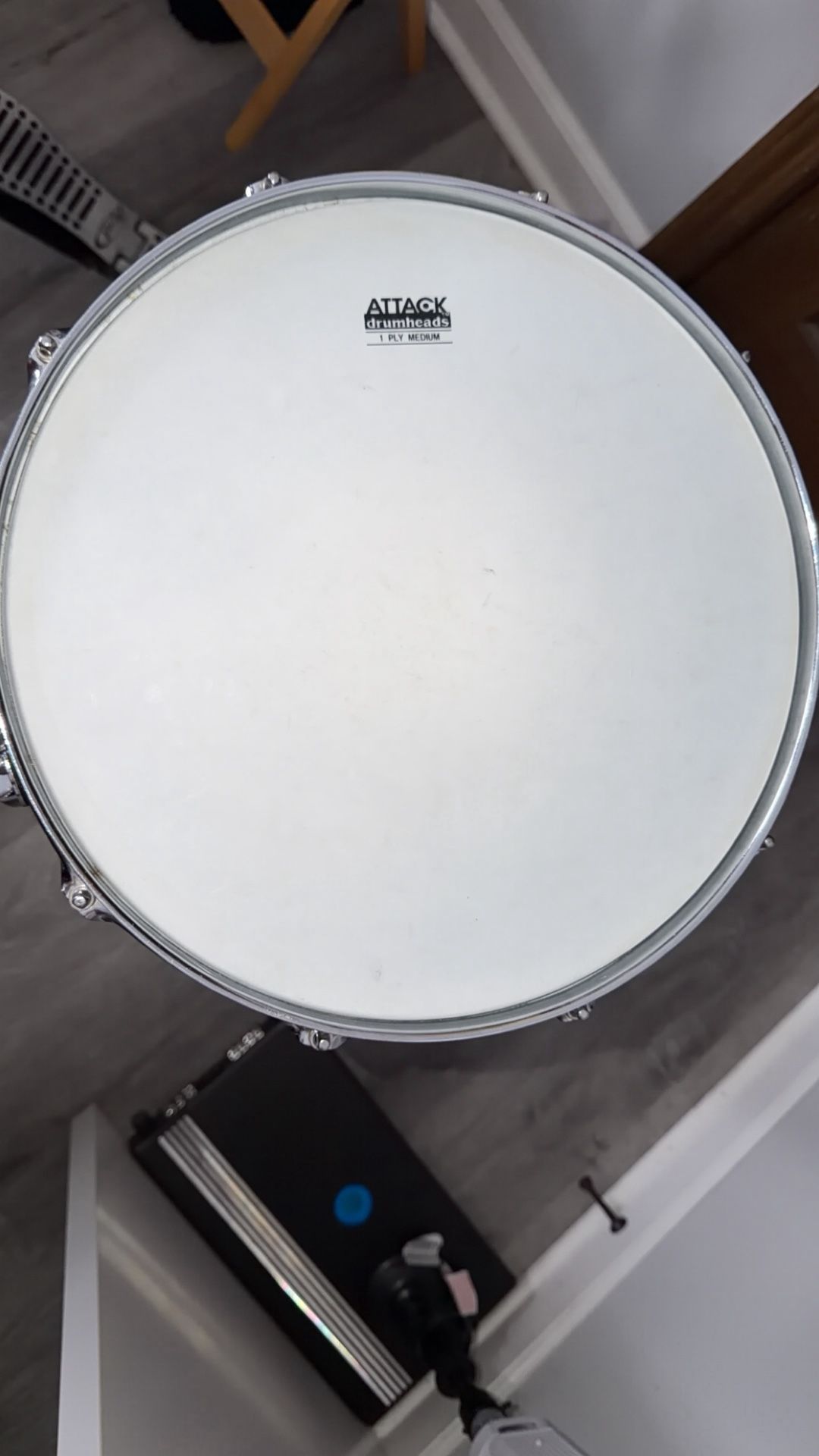 Pearl snare drum with hi-hat symbol and travel case for drum